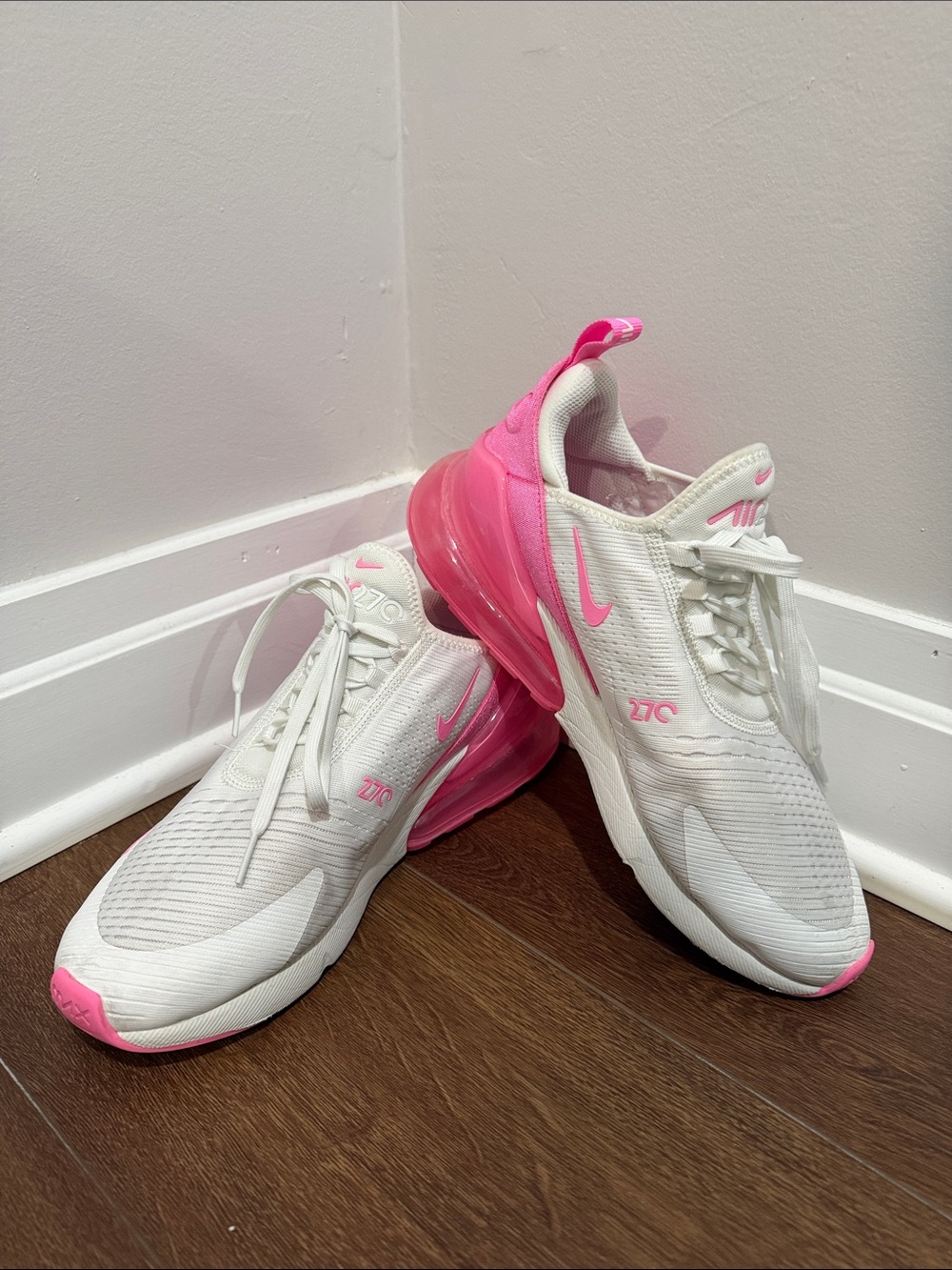 Nike Women’s White & Hot Pink Air Max 270 Sneakers